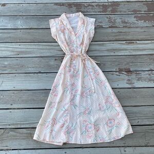 1970s Vintage Pale Peach Poppy Print Dress